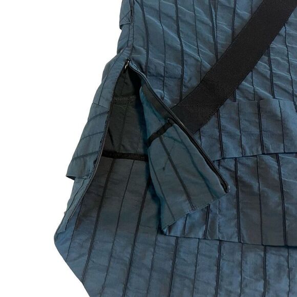 Asymmetrical Blue Sleeveless Tank Top - Picture 6 of 10